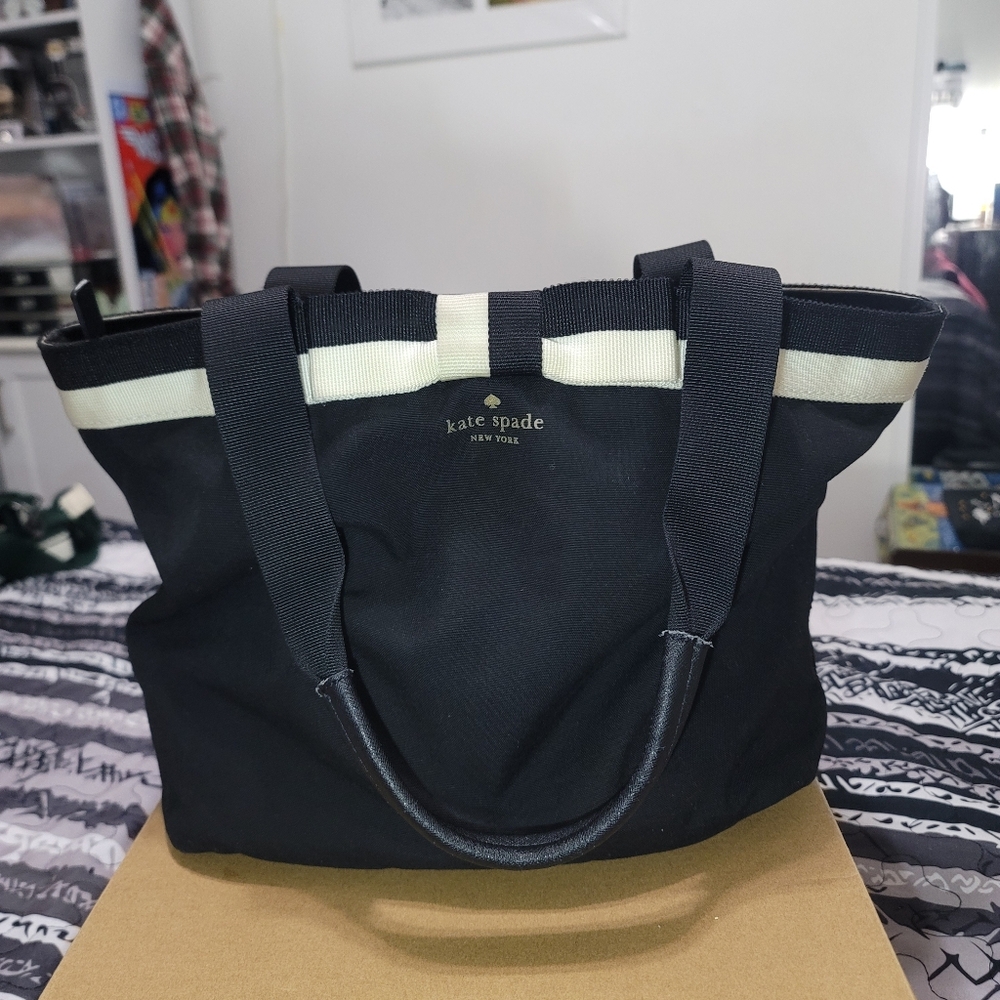 Kate Spade Barrow Street Tote Bag Bow Accent Zip Top Black White Classic canvas